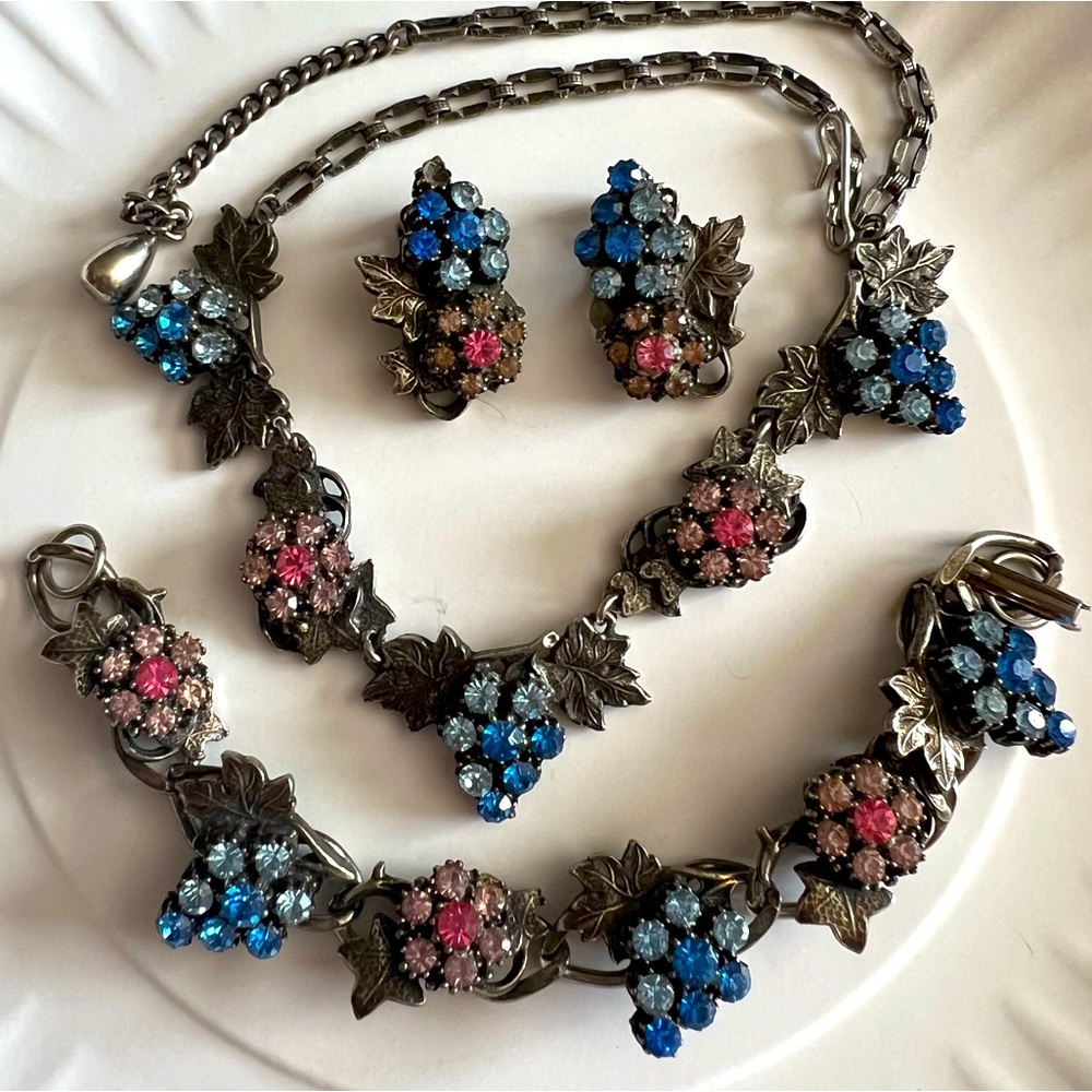 Floral Vintage Jewelry Set with Blue and Pink Accents